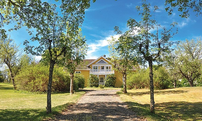 Holsbybrunn House | Beautifully located cottage with spacious outdoor areas and a beautiful garden.
