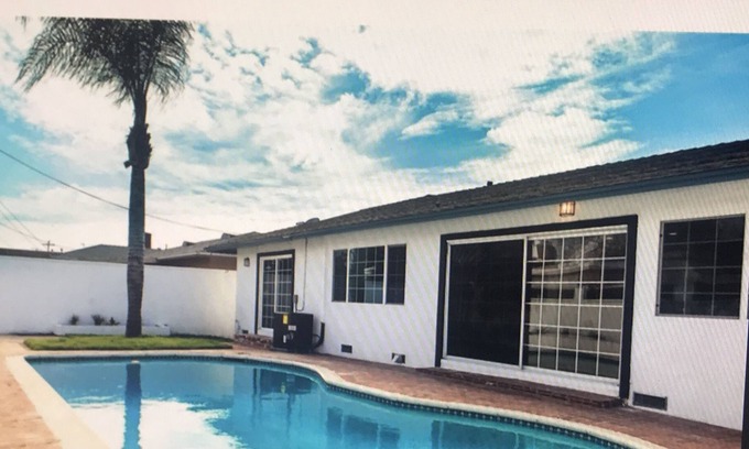Gardena House | Beautifully remodeled, contemporary but inviting and cozy !!