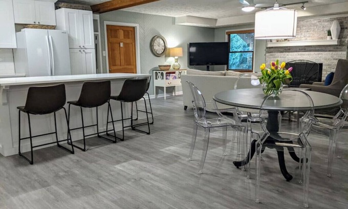 Lawrenceville Condo | Beautifully Renovated Space in Lawrenceville Home, WiFi, Smart TV in All Rooms!