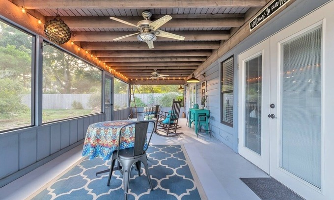Mount Dora House | Beautifully Renovated 3bed 2bath Farmhouse with Pool! 5 min drive to Mount Dora!