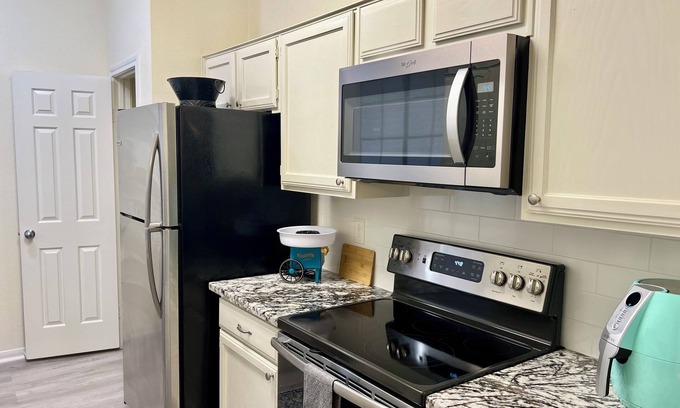 South Central Houston Apartment | Beautifully Renovated apt in Houston area 1.5 miles to Med Center 2.5 to NRG