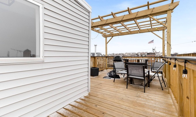 Canton House | Beautifully Renovated row House in Trendy Canton, private parking driveway