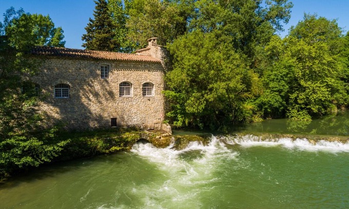 Orthoux-Serignac-Quilhan Cottage | Beautifully restored 18th-century mill on the river.