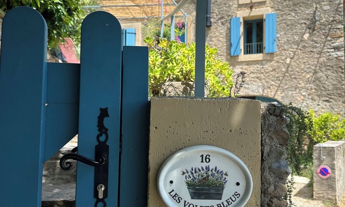Roquebrun House | Beautifully restored wine grower’s house with pool in stunning riverside village