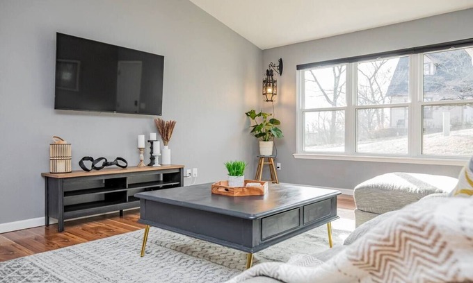 Beaver Shores House | Beaver Lake Getaway-15 min from downtown Rogers with HOT TUB!