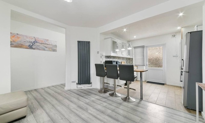 Downham House | Beckenham Place - Free Parking - Self Check-in