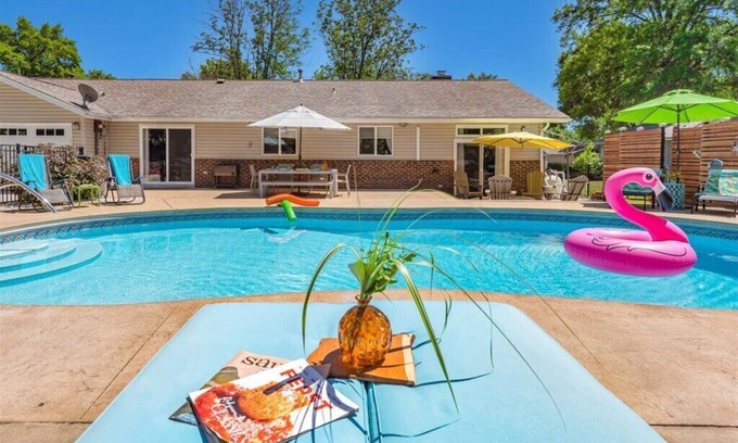 Ballwin House | Becky's Oasis/West STL Co-Sleeps 1-6