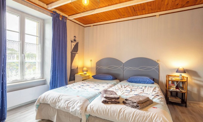 Beuzec-Cap-Sizun Bed & Breakfast | Bed and Breakfast 'Armor' with Shared Terrace, Shared Garden and Wi-Fi