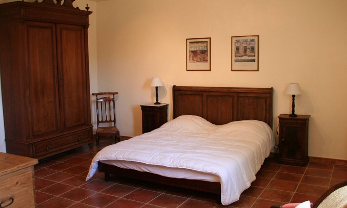 Conne-de-Labarde Bed & Breakfast | Bed and Breakfast "The Source