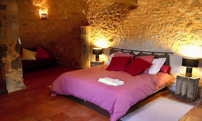 Saint-Hilaire-de-Lusignan Bed & Breakfast | Bed and Breakfast Four à Pruneaux