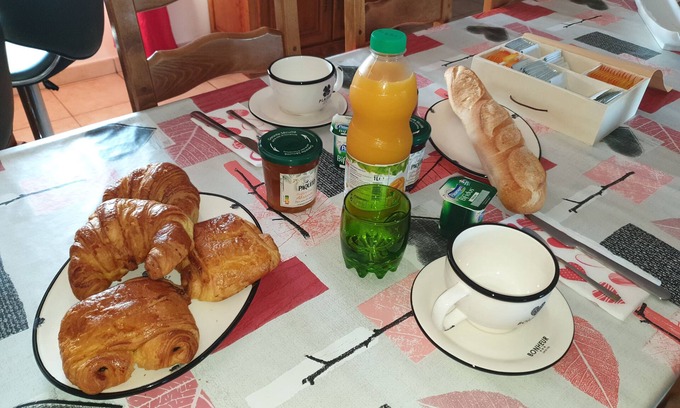 Versaugues Bed & Breakfast | Bed and breakfast in country house