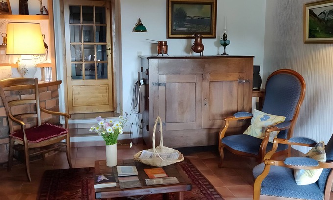 Queige Bed & Breakfast | Bed and Breakfast 'Les Glairots - Chambre Provençale' with Mountain View, Shared Terrace and Wi-Fi
