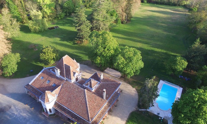 Uzeste House | Bed and Breakfast with swimming pool in the heart of a park