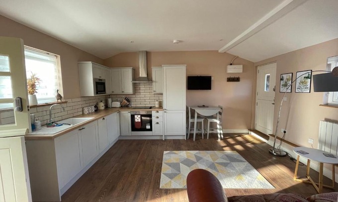 Billingshurst Apartment | Beech Cottage