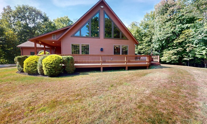 East Haven Rutland County House | Beechwood Home - 4 Bedrooms and 3 Baths, sleeps 10