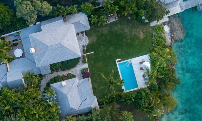 Dunmore Town House | Beehive Harbour Island. Luxury Dream World on the Bay. Private dock and pool