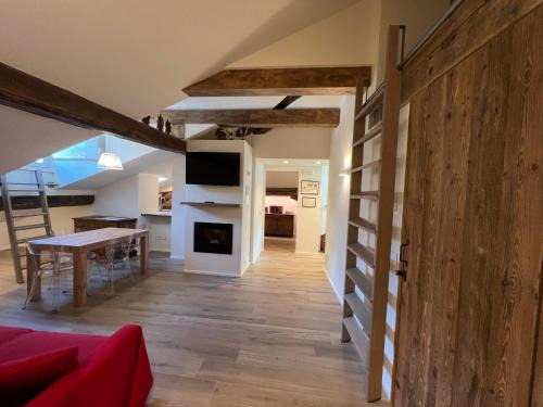 Aosta Apartment | BelAbrì - central charme&comfort -mansarde e appartamento