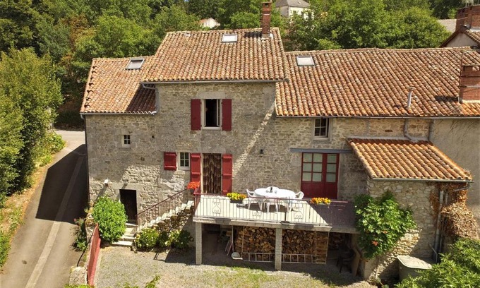 Montrol-Senard Bed & Breakfast | BELLA - chez Florence , chambres d'hôtes, Montrol Sénard