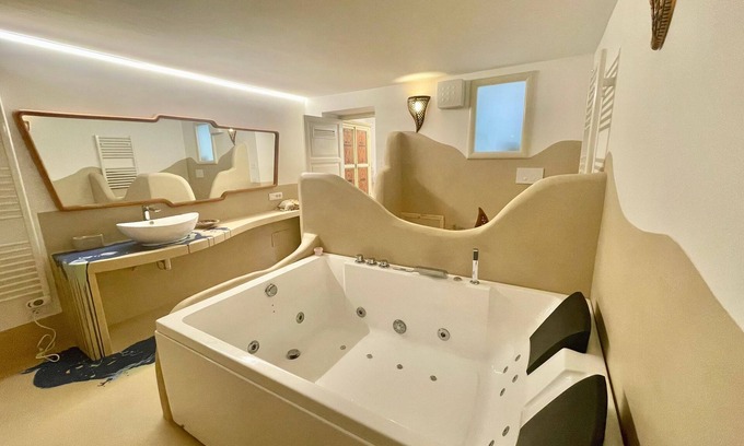 Corso dei Mille - Sant'Erasmo House | Bella Kalsa - Alcove in SPA and Art Room
