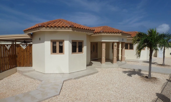 Opal House | Bella Ruby: Palm Beach-POOL BAR- 2Car Garage. The Most Beautiful Gem In Aruba!
