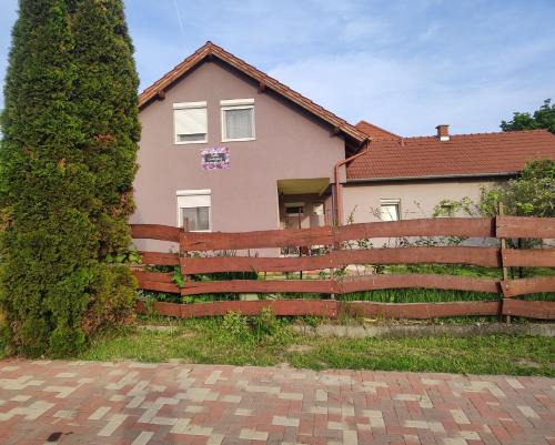 Szekesfehervar House | Bella Vendégház