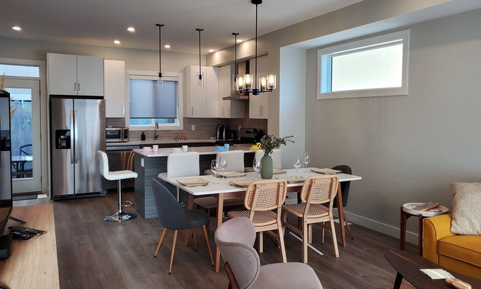Okanagan-Similkameen House | Bella Vita Bubbly And Brews 1 Bedroom Home by Redawning