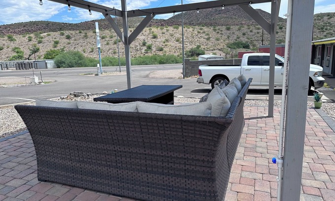 Globe Hotel | Belle-Aire Motel