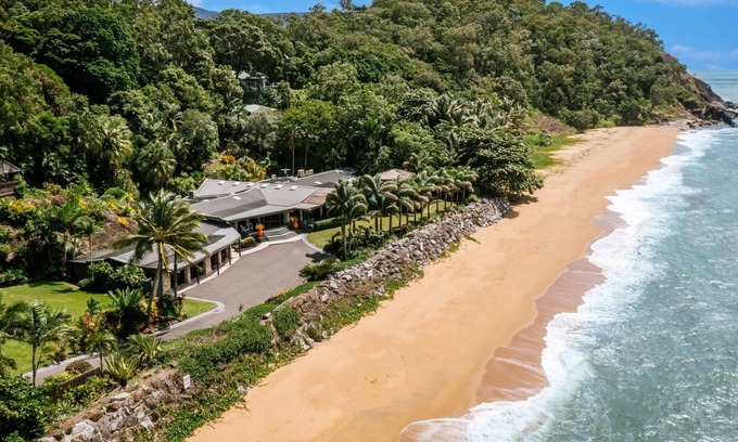 Trinity Beach House | Belle Escapes Trinity Beach Palace Luxury Estate