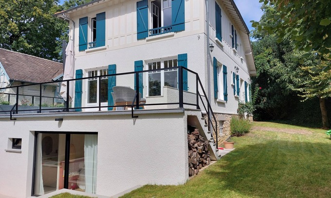 Garches House | Belle Maison Familiale Proche de Paris et Versailles, 6-7 Chambres, 10-13 Pers