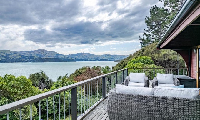 Akaroa House | Belle Vue Haven - Akaroa Holiday Home