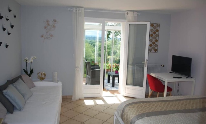 Pontacq Bed & Breakfast | Bellevue residence. Bed and breakfast between Pau, Lourdes and Tarbes