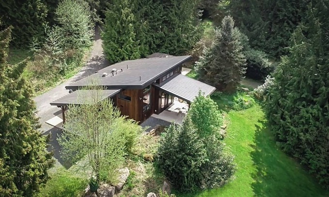 Bellingham Cabin | Bellingham Meadows- with hot tub and king size bed