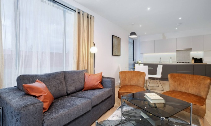 Belmont Apartment | Belmore 2 Bedroom Luxury Apt. with Parking in Stanmore, North West London - 06
