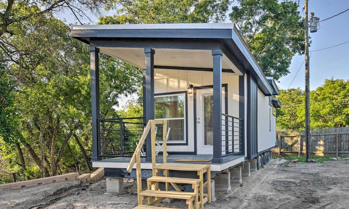 Belton House | Belton Lake Tiny House w/ Shared Pool & View