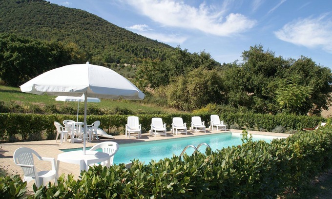 Avenale Villa | Belvilla by OYO Spacious VIlla in Treia with Pool