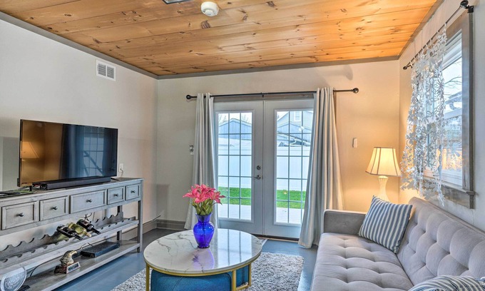 Bemus Point Apartment | Bemus Point Vintage Suite w/Soaking Tub & Kitchen