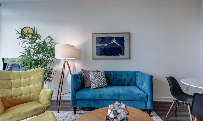 Mississauga Condo | Benetton Suite - Square One - 1 BR + Den +1 Parking