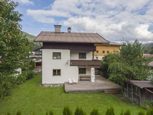 Kitzbuehel Ski Chalet | Berg und Bach