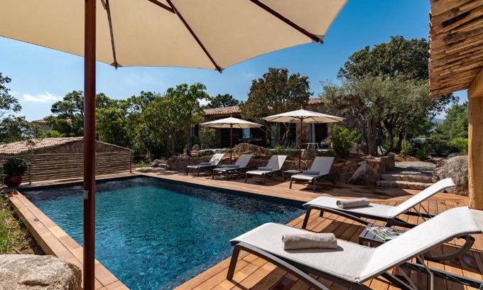 Lecci Villa | Bergerie de luxe vue mer avec piscine chauffée, spa et terrain de pétanque