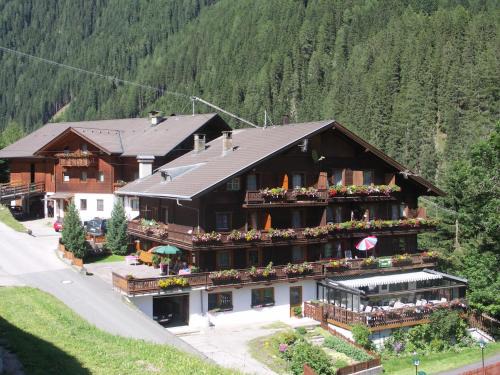 Unterrotte House | Berggasthaus Trojen