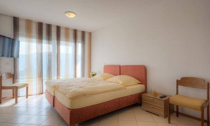Bollendorf-Pont House | Bergsuite Südseite, Luxury Suite, Whirlpool 4-11 nights - Waldhotel Sonnenberg