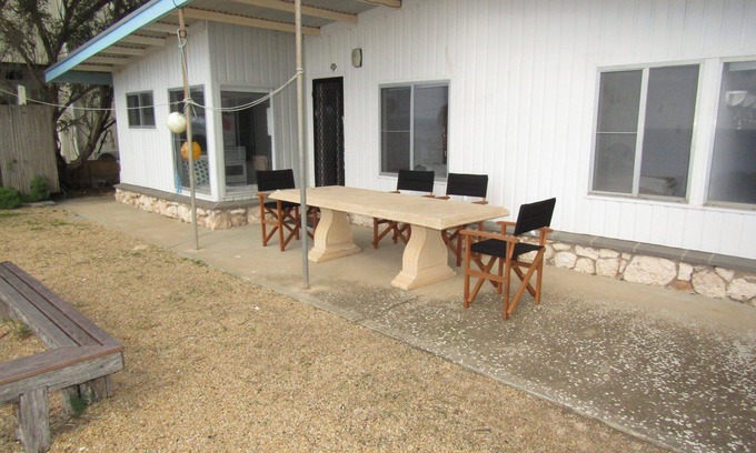 Para Wurlie House | Bernie's - absolute beachfront