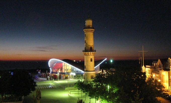 Warnemuende Apartment | Berringer/backboard on the beach