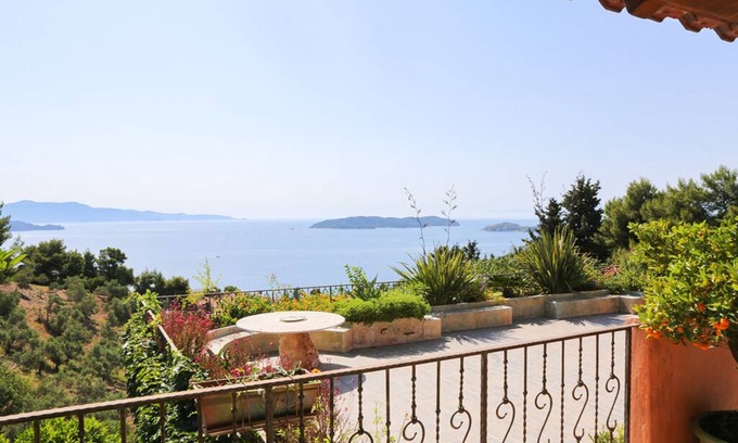 Achladies Apartment | Best location deluxe apartment "Fire" in Villa Stratos near the sea amazing view