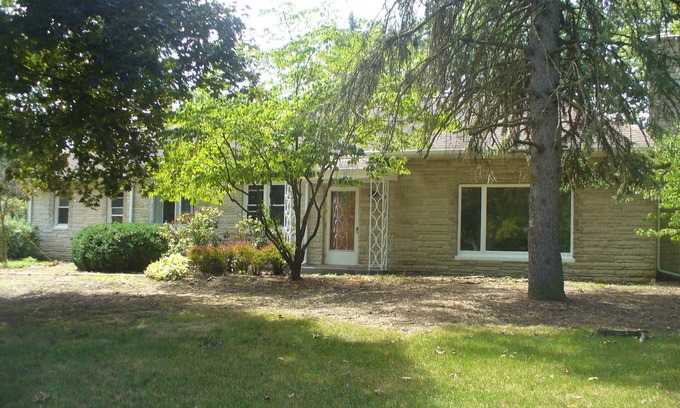 Knolls Thomas House | Best Location in Columbus 2800 sq ft safe - quiet street Great access to city