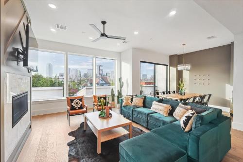 Cedars House | Best of The Cedars - Dallas Views Rooftop Luxury