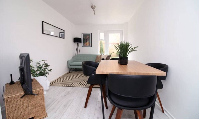 Cribbs Causeway House | Best place to stay in Bristol