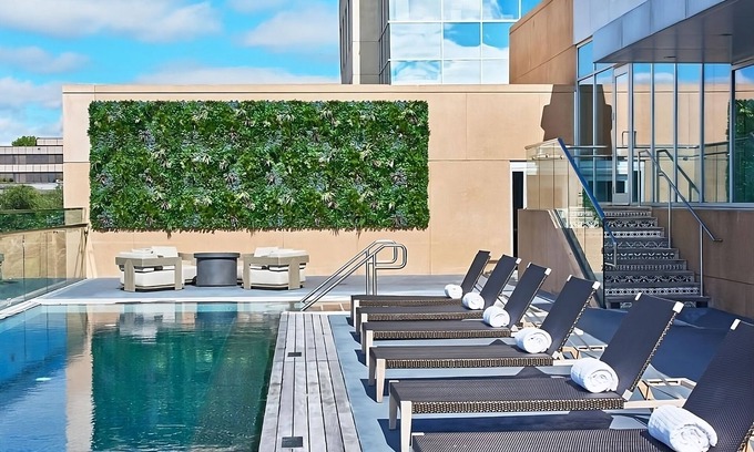 West Plaza Hotel | Best Place to Unwind! Pool, Pets Allowed, Near Nelson-Atkins Museum of Art