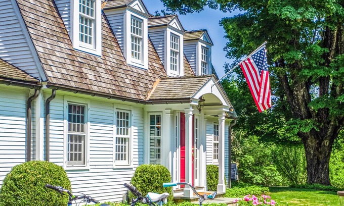 Washington Depot House | BEST TOWN-WASHINGTON! NYC 2Hrs "Calhoun5BR" POSHPADSCT Ski,Spa&Pool, Bikes,Views