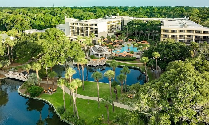 Shipyard Plantation Hotel | Best Value, Quality Stay! 2 Posh Units, Beachfront, Pets are Allowed!